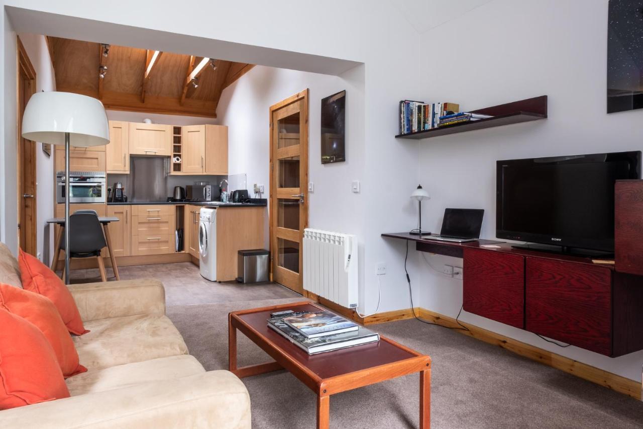 Contemporary One Bedroom Apartment Close To All Amenities In Conservation Area Tain Bagian luar foto